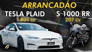 TESLA MODEL S PLAID DE 1.034 CV NA ARRANCADA! O elétrico DÁ PAU na superbike BMW S 1000 RR na reta?