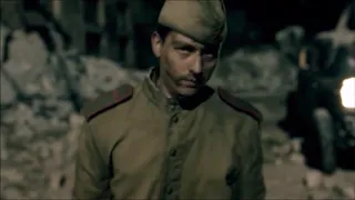 Generation War - Friedhelm hat sich verkleidet als sowjetisch