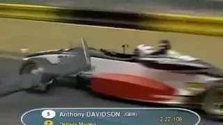 2001 Formula 3 @ Macau - Davidson Crashes Into Keng