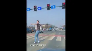 Too Lit: Dude Pulled Out The MJ Moves At The Traffic Light!