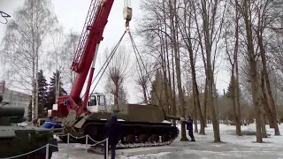 ИСУ-152 "Зверобой". Установка в парке Победы. 7 марта 2019 г., Тверь.