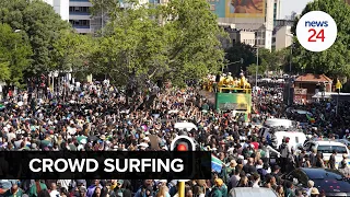 WATCH | Crowd surfing: Springbok's trophy parade puts Johannesburg at a standstill