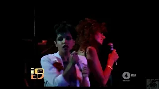 Matia Bazar con Antonella Ruggiero e Loredana Berté - C'è tutto un mondo intorno Live HD 17/7/82