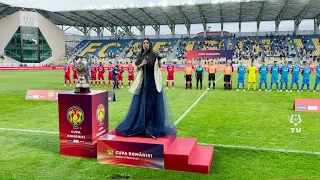 Paula Seling cântă imnul României înaintea finalei