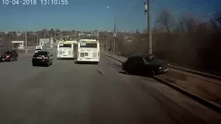 Автобус на полном ходу врезался в «семерку»