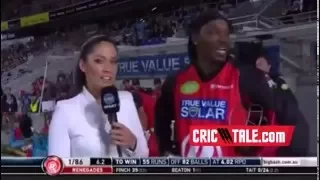 Chris Gayle Flirts With Host Girl During Live Match in Big Bash