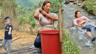 Single mother went into the forest to get trees to make house walls(lytusinglemom)