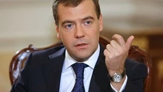 Медведев раздал поручения по поэтапной легализации параллельного импорта