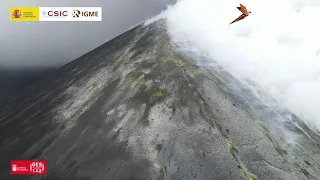 24/11/21 Detalle de los "regueros" y los precipitados de azufre en el cono Erupción La Palma IGME