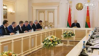Александр Лукашенко собрал совещание с руководством Совета Министров