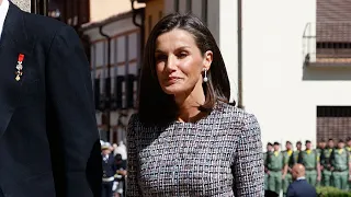 La reina Letizia, con tweed y perlas, en la ceremonia del Premio Cervantes