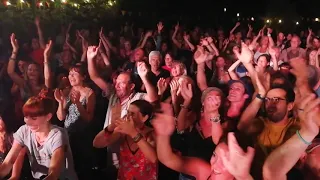 Guinguette Hot Club | Public de folie à Belgentier