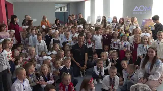 Зеленский посетил школу в Ирпене и погасил марку "Пес Патрон" (2022) Новости Украины