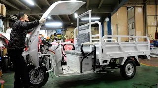 Het proces van het maken van een ultrakleine elektrische auto. Elektrische autofabriek in Korea