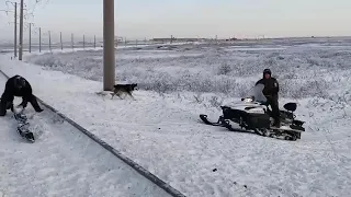 На снегоходе через ж/д пути