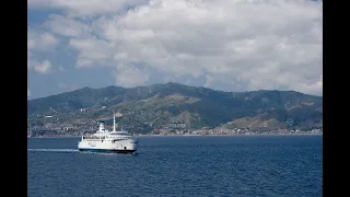 Attraversiamo lo Stretto di Messina - Reportage sul traghettamento - GeoMagazine.it