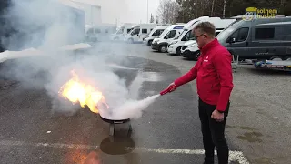 Maus kompakta brandsläckare - live demo på Plåtismässan hos Solhem Husbil.