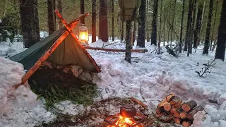 SOLO WINTER BUSHCRAFT-Survival  Shelter in the Snow