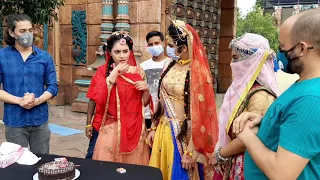 mallika's -radha birthday celebration on set , and OFFSCREEN masti  of sumedh, ishita ,mallika