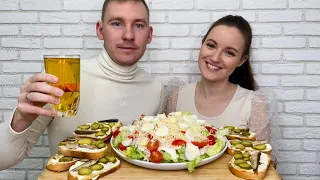 МУКБАНГ САЛАТ ЦЕЗАРЬ с курицей БУТЕРБРОДЫ СО ШПРОТАМИ ответы на вопросы MUKBANG CAESAR SALAD рецепт