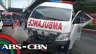 Ambulansya sinalpok ng bus sa EDSA