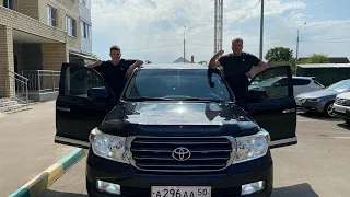 Toyota Land Cruiser 200 в первом поколении до рестайлинга .