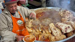 Lahore Tasty Nashta 41 Year old Man selling Siri Paya | Tara Bong Siri Paya | Street Food Pakistan