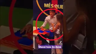 Pablo Gavi showing Messi how it's done when with female fans🥰🥰🥰🥰🥰