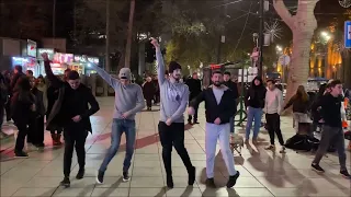 Парни Танцуют По Кайфу В Тбилиси На Улице Руставели Гогия 2023 Чеченская Песня Gogia ALISHKA Dance