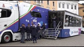 “Una vita da social”: la campagna della Polizia di Stato in centro a Belluno