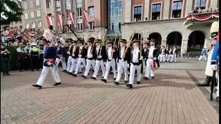 Neusser Bürger Schützenfest 2023 - Aufmarsch des Schützenregiments auf dem Markt am 27. August 2023