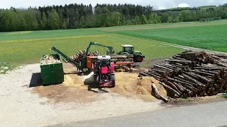 Moderne Brennholzerzeugung beim Brennholzhandel Schrode