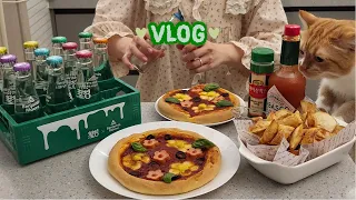 VLOG💚플라워피자와 풍선감자칩 만들어먹고, 팔도비빔면 묵은지롤, 흑임자 키토 베이글 샌드위치, 크럼블케이크 베이킹하는 일상