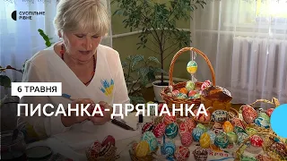 Майстриня з Львівщини популяризує мистецтво писанки-дряпанки на Рівненському Поліссі