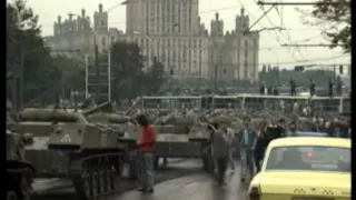 people talk to soldiers in tanks