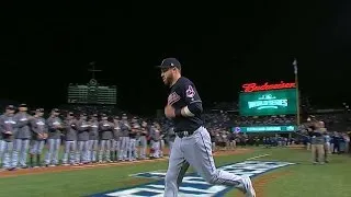 WS2016 Gm3: Francona, Indians introduced before game