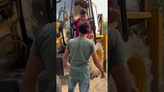 Bacha JCB Me Char Gaya Hai 🙄😂😁 #funny #viral #shorts