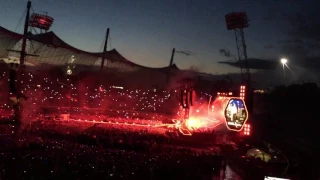 Coldplay - Something Just Like This LIVE MUNICH OLYMPIASTADION 06/06/17