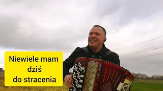 Białorusin słynną wykonał polską weselną piosenkę  Niech żyje życie Cover