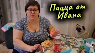 Пицца из дрожевого тесто мужскими руками. Влог