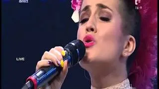 Duel: Angela Buciu - "Mociriţă cu trifoi". Vezi interpretarea Anastasiei Ursu, la X Factor!