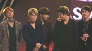 [FANCAM] BTS BEST ARTIST AWARD 161116 AAA