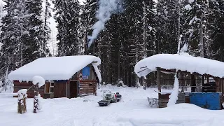 Четыре дня в тайге. Лесная изба. Рыбалка на севере. Таёжный быт. Хариус, язь, налим. Зимний лес