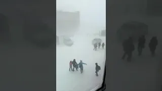 Анадырь.Угольные копи. Обычная  жизнь города.47 метров в сек.