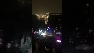 Philly crowd sings A Sky Full of Stars on their own at Coldplay concert