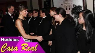 La reina Letizia, de cena en Texas estrenando modelazo y con joyas de pasar