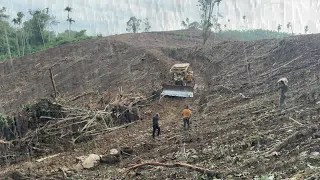 Extreme Weather! Bulldozers Build Mountain Roads during Heavy Rainy Weather