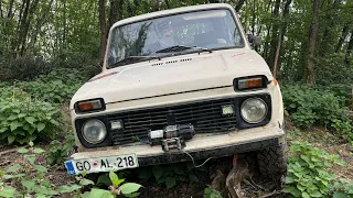 Nabiranje špargljev Lada Niva