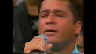 Programa Livre | Leonardo canta "Deu Medo" no SBT em 1998, após a morte do irmão Leandro