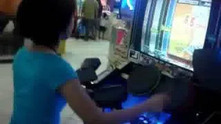 Chesca on DrumMania Kaya nyo ba toh? :P